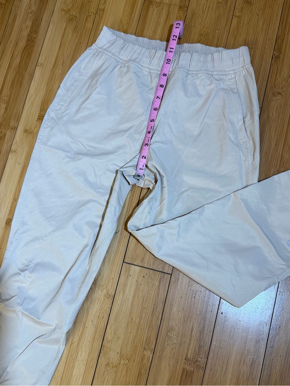 Lululemon Adapted State High-Rise Jogger *Short
Warm Ash Grey Size 4 - Picture 12 of 15